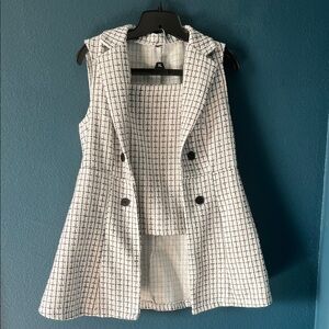 Stylish Black and White tweed Women's Sleeveless Coat and skirt set